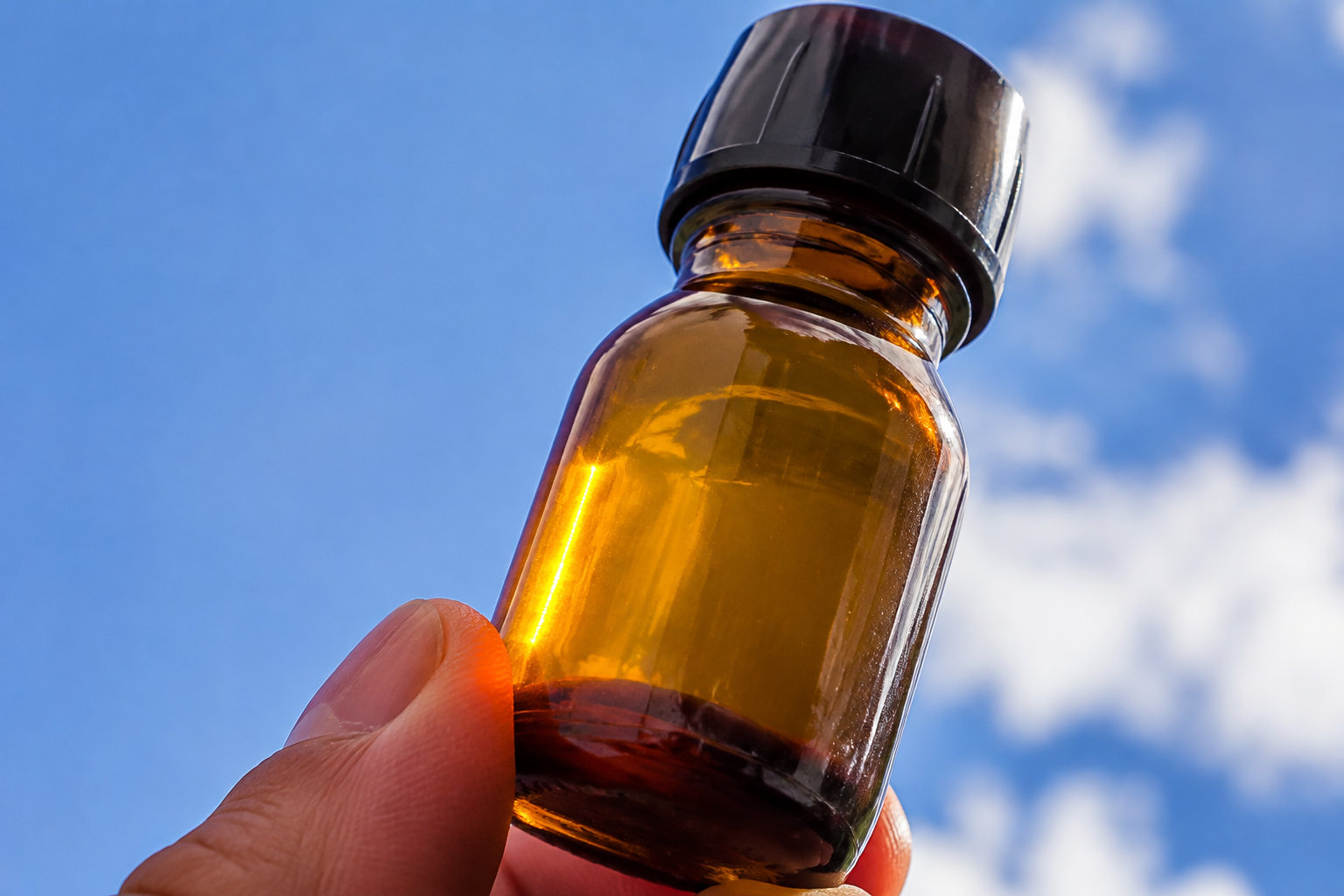 Expired Poppers: Shelf Life, Risks & Safety Advice